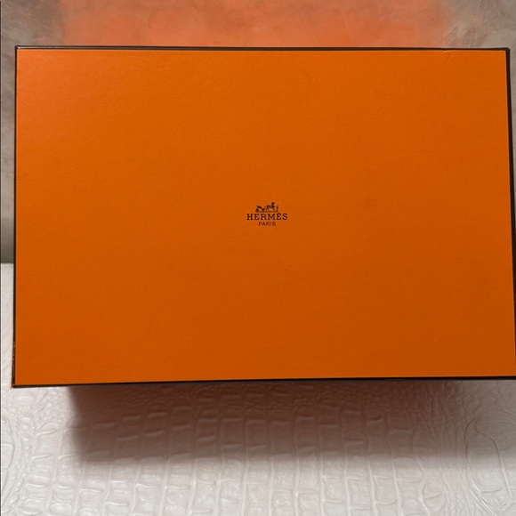 Hermes large storage sneakers, Chypre sandals , shoes  and storage box. - Picture 5 of 13